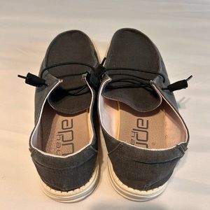 Grey size 9 hey dudes